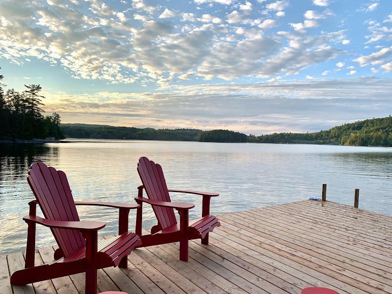 Rockpoint Cottage on Beautiful Lac ValdesMonts Cottage Rental PL