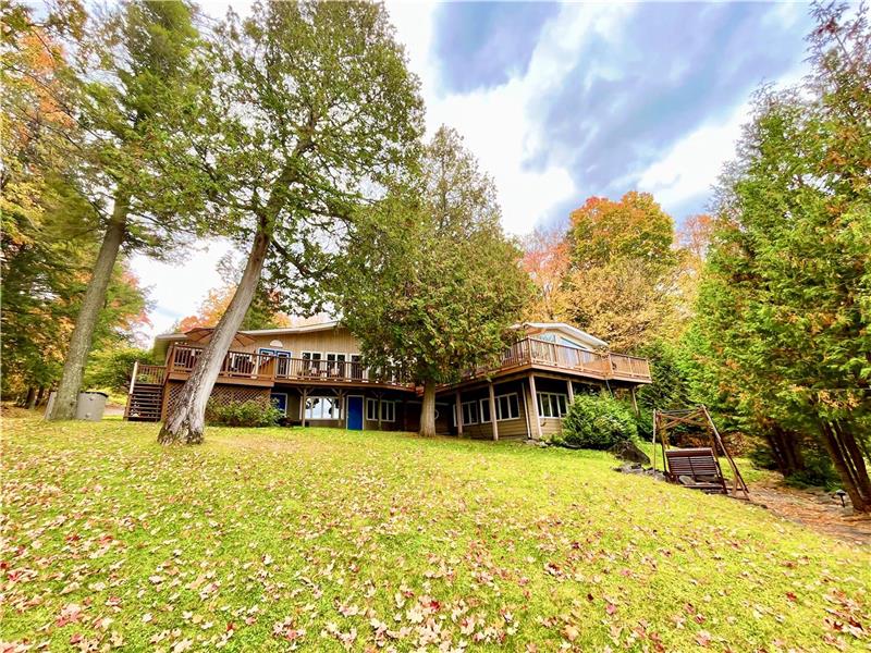 The Mainprize Luxury Waterfront Haliburton Cottage Rental PL39194