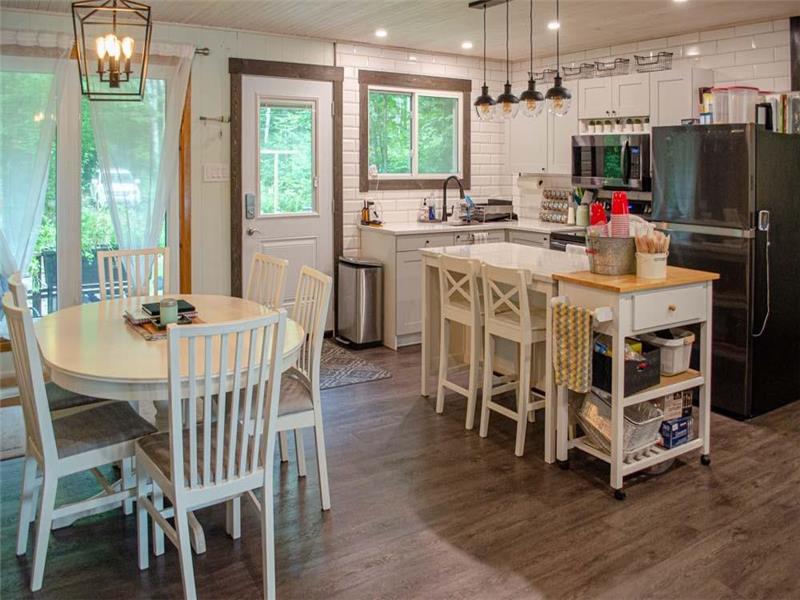 Albion Lake Escape 4 Br Waterfront Bancroft Cottage Rental PL