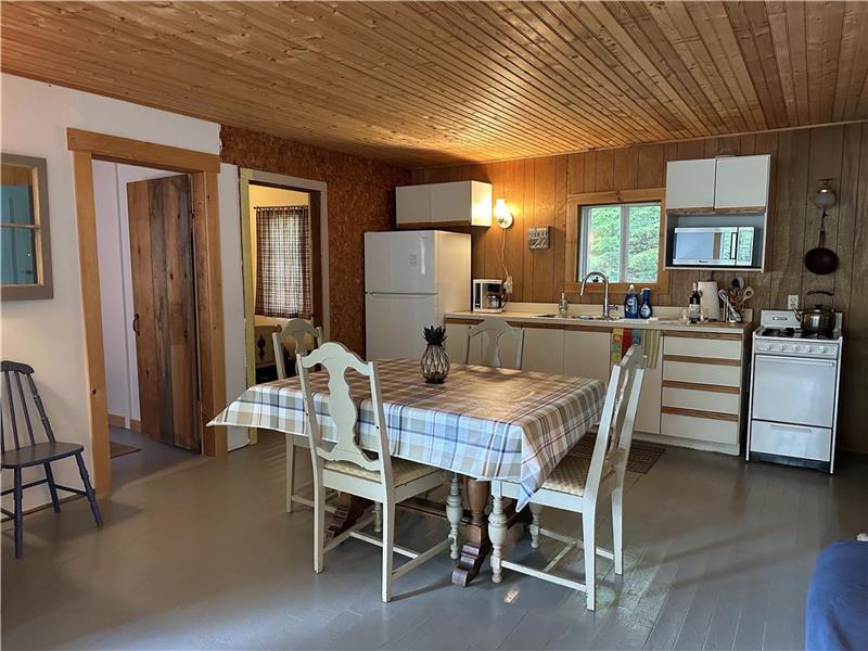 Aylen Lake Cottage (4 season) Madawaska Cottage Rental PL39416