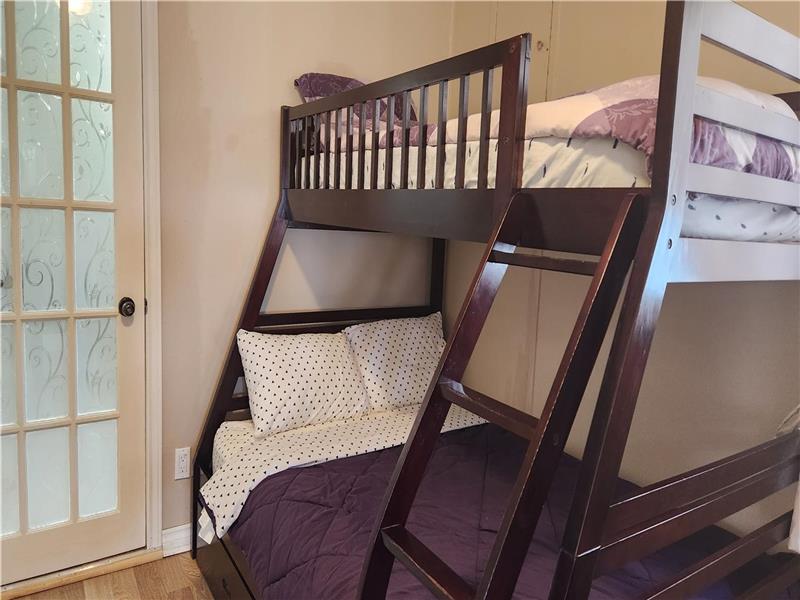 Skylight Waterfront vacation house Summerstown Cottage Rental PL