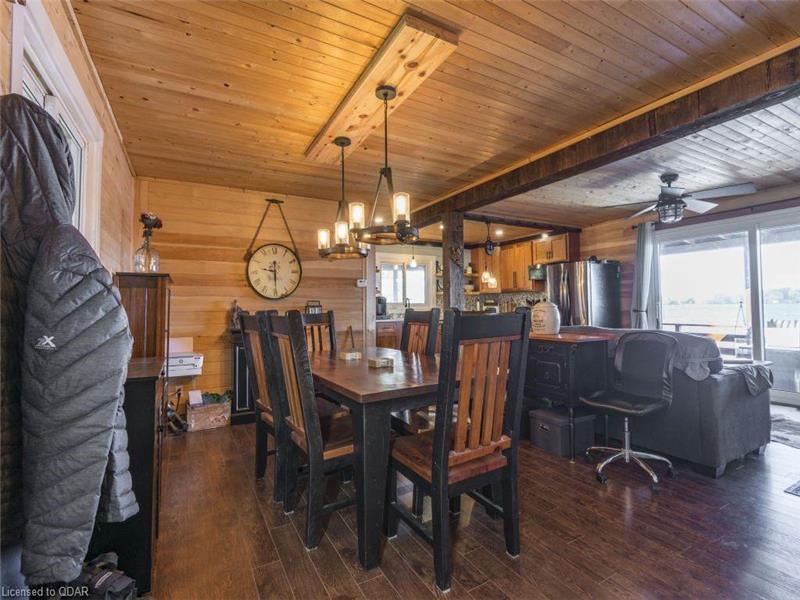 Lake house with Fire pit, Pet Picton Cottage Rental DI39549 CottagesInCanada