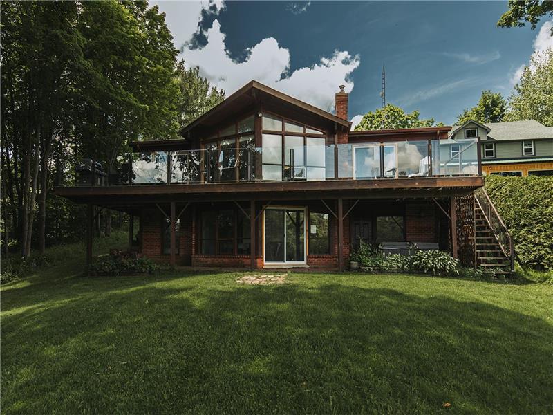 Cozy Sunfilled Cottage w/ Starlink Lakefield Cottage Rental PL