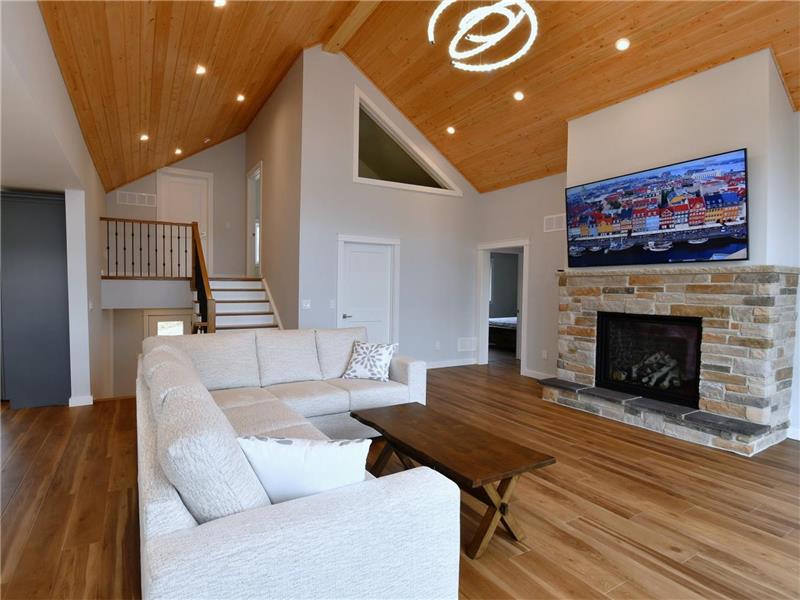 Lakefront Luxury Cottage, Coe Hill, Coe Hill Cottage Rental GL39627 CottagesInCanada