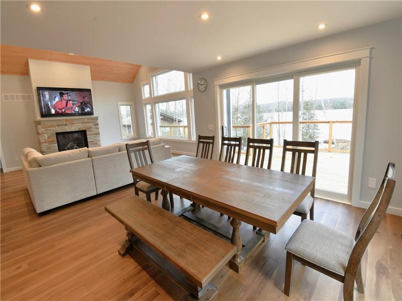 Lakefront Luxury Cottage, Coe Hill, Coe Hill Cottage Rental GL39627 CottagesInCanada