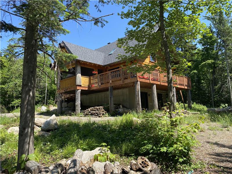 Beautiful Lakefront Log Home in MorinHeights Cottage Rental GL39753 CottagesInCanada