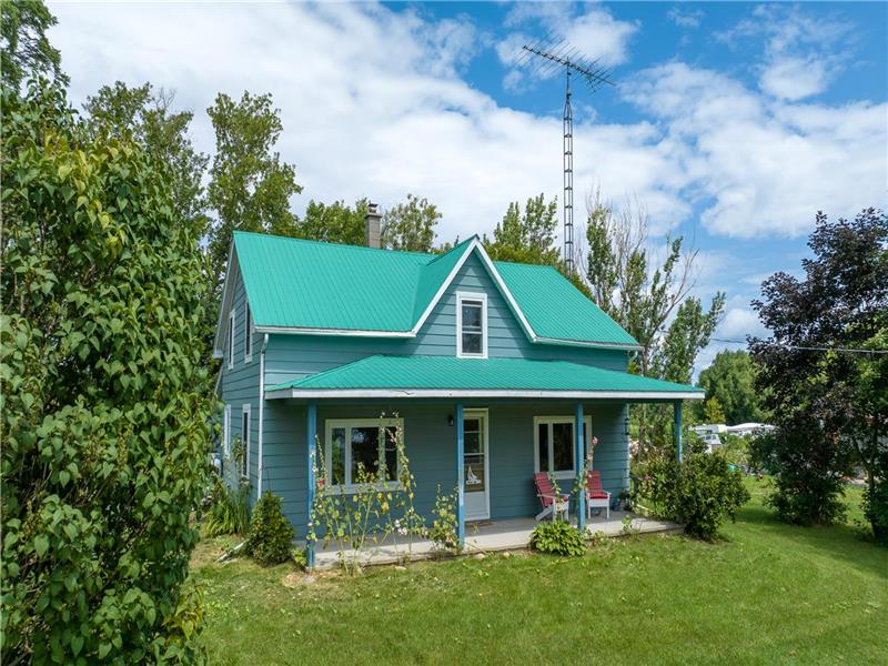PEC Fifth Town Farmhouse Picton Cottage Rental PL39863