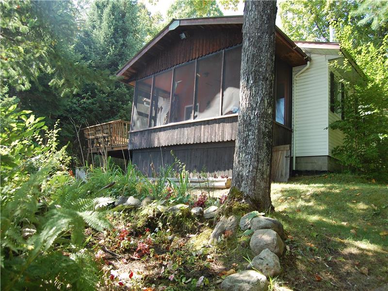 Three Maples Cottage Deleage Cottage Rental PL40025 CottagesInCanada