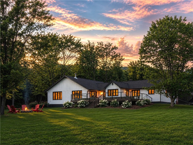 Private Lakefront Cottage with 80 Acre Forest Trails | Hot Tub & Sauna