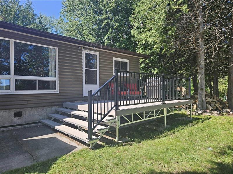 The Red Canoe Lodge on Beaver Lake Erinsville Cottage Rental GL