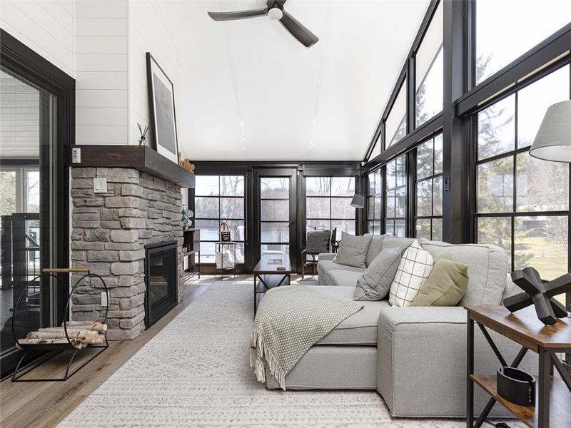 Lakeside Muskoka Cottage! Premier Utterson Cottage Rental DI40206