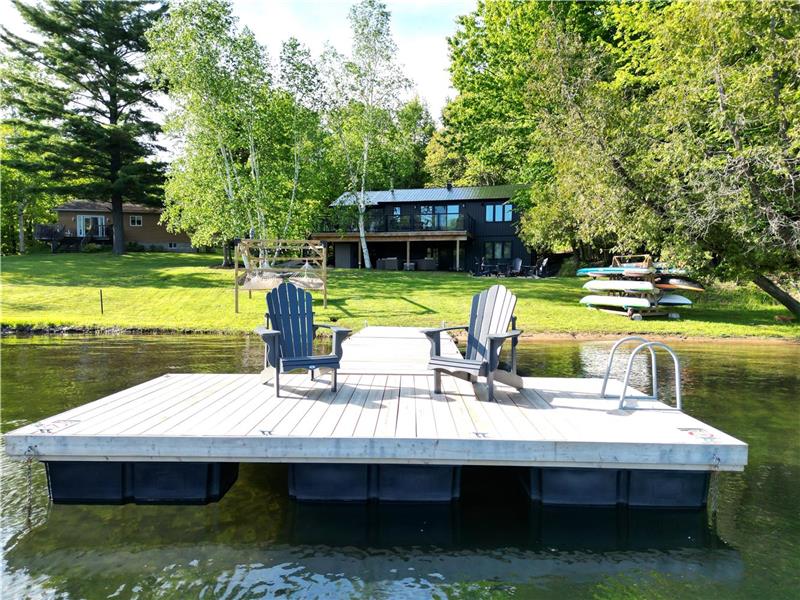 Lakeside Muskoka Cottage! Premier Utterson Cottage Rental DI40206