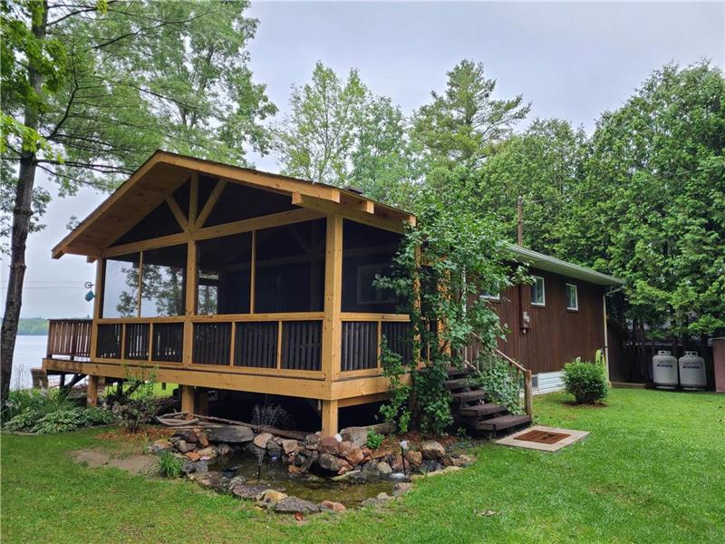 Cozy Four Season Cottage on Mcdonalds Corners Cottage Rental GL