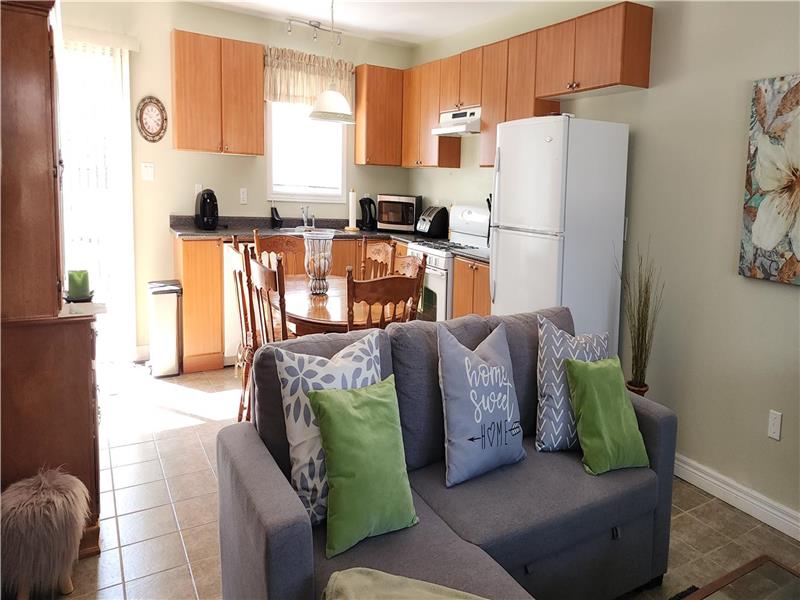 Kosecki Klubhouse charming beach Port Burwell Cottage Rental GL