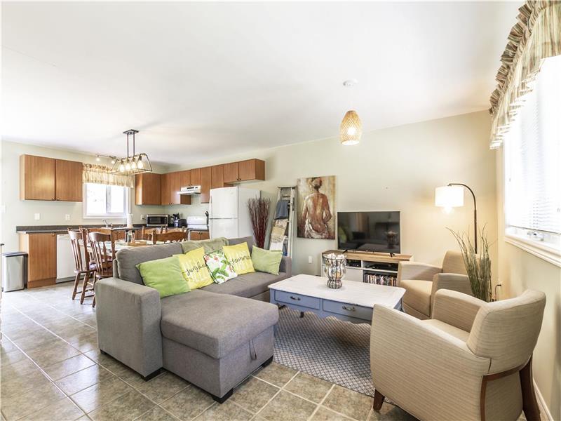 Kosecki Klubhouse charming beach Port Burwell Cottage Rental GL