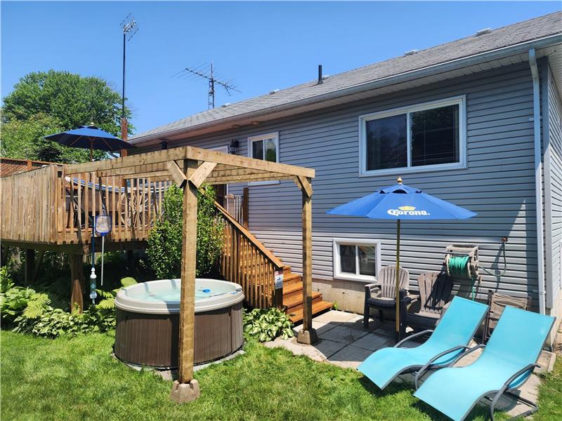 Kosecki Klubhouse charming beach Port Burwell Cottage Rental GL40274 CottagesInCanada