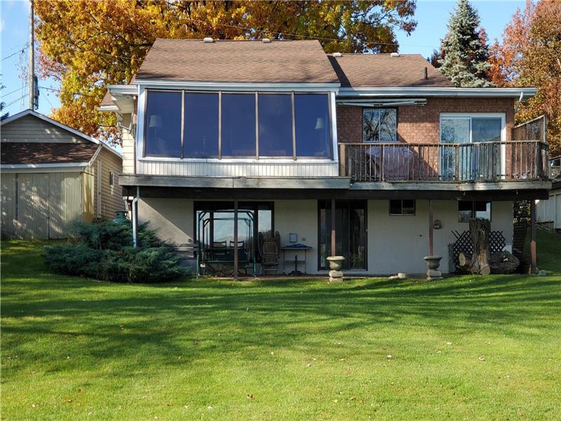 Lazy River Lodge Mallorytown Cottage Rental GL40288 CottagesInCanada