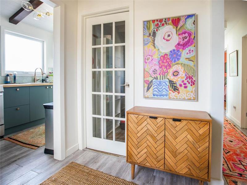 Bright & Vibrant Gimli Beach House Gimli Cottage Rental GL40474