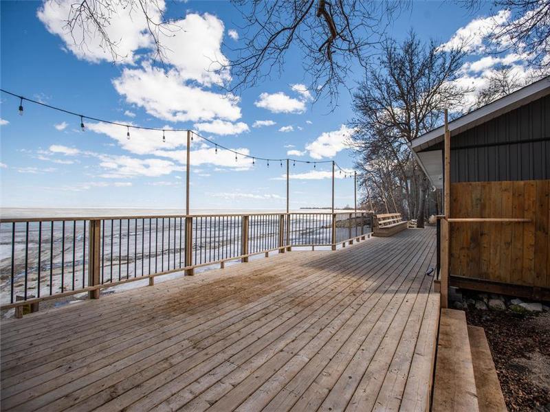 Bright & Vibrant Gimli Beach House Gimli Cottage Rental GL40474