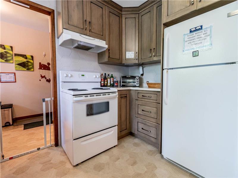 Cottage with Lake Erie views and Port Colborne Cottage Rental PL