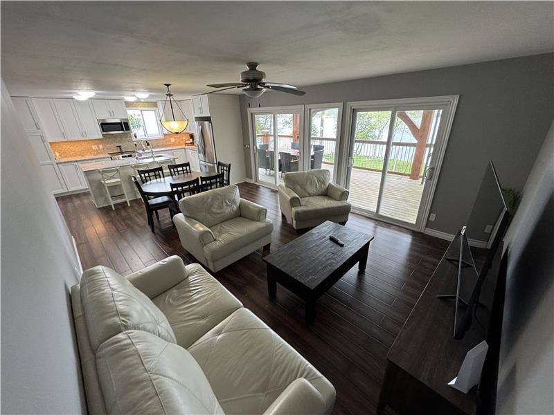 Cottage waterfront on Graham lake* Mallorytown Cottage Rental DI