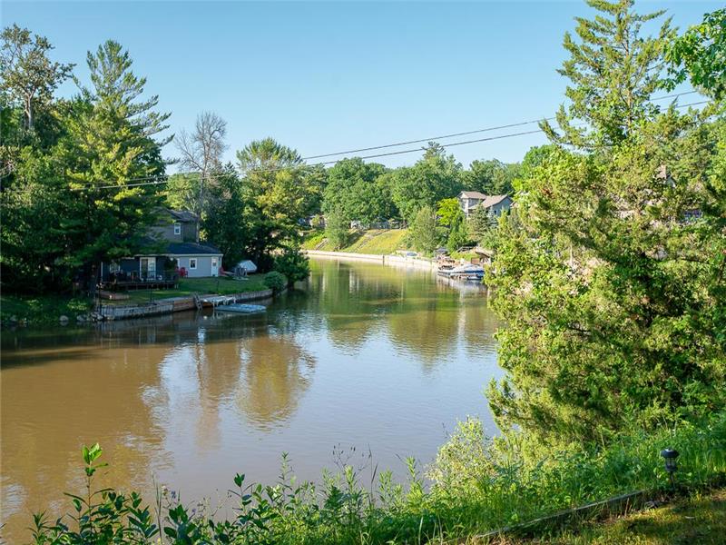 Beautiful 2 Bedroom Riverview House Chalet à louer Wasaga Beach GL