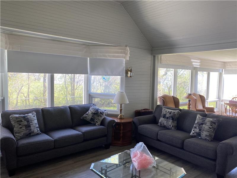 Winnipeg Beach Waterfront Cottage Winnipeg Beach Cottage Rental GL9572 CottagesInCanada