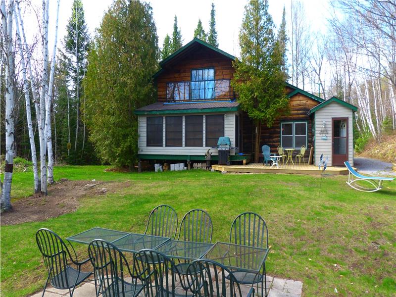 AMAZING Albion Lake Bancroft Cottage Rental PL9628 CottagesInCanada