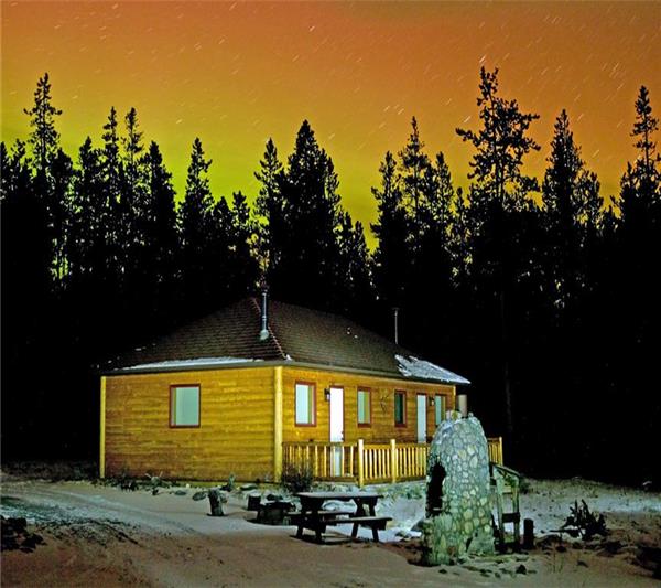 Aurum Lodge Nordegg Cottage Rental GL9682 CottagesInCanada