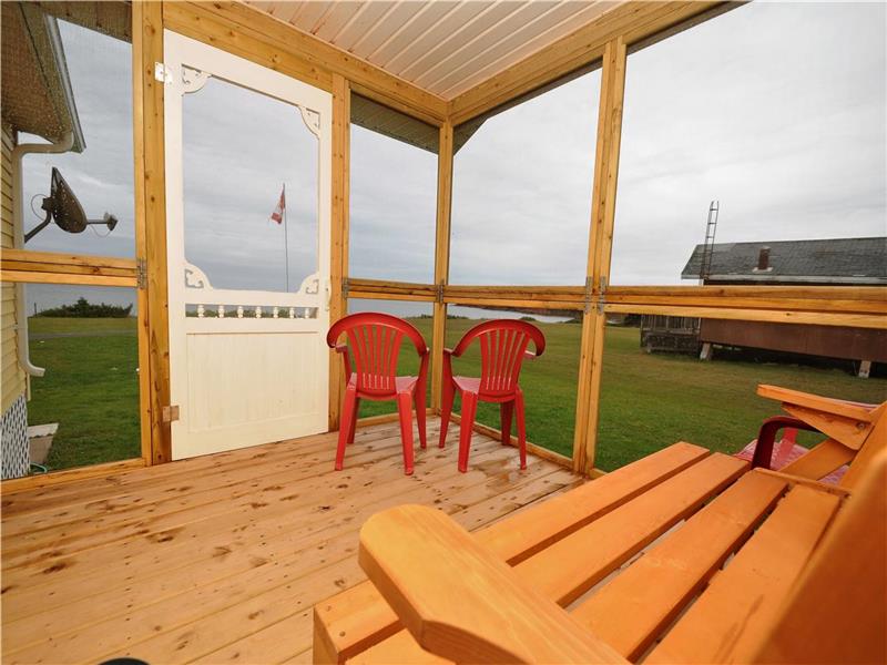 Chepstow Beach Cottage Souris Cottage Rental DI9752 CottagesInCanada