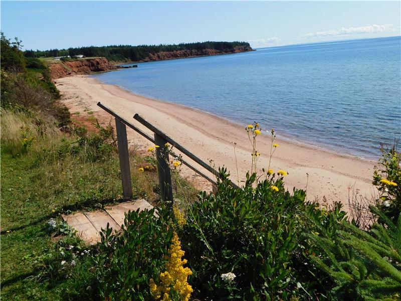 Chepstow Beach Cottage Souris Cottage Rental DI9752 CottagesInCanada