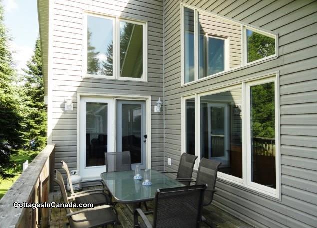Beautiful Bright Lakefront 3 Bdrm Muskoka Lakes Cottage Rental