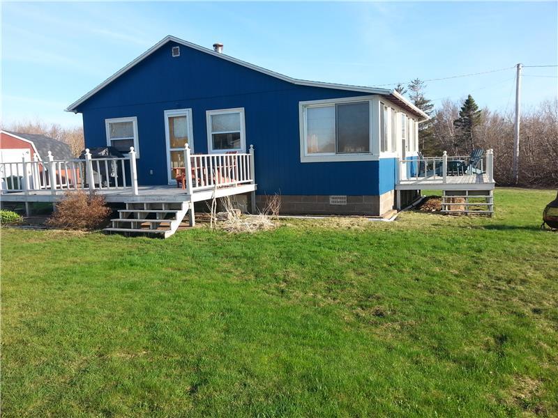 At the Beach Matheson Lane, warm Pugwash Cottage Rental GL9937 CottagesInCanada