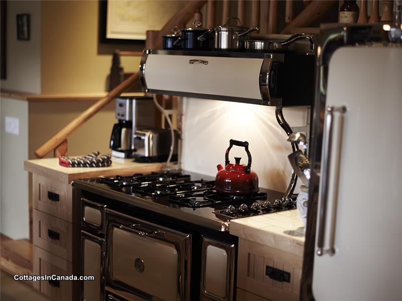 DickMeadows Cottage on Canim Lake 100 Mile House Cottage Rental PL