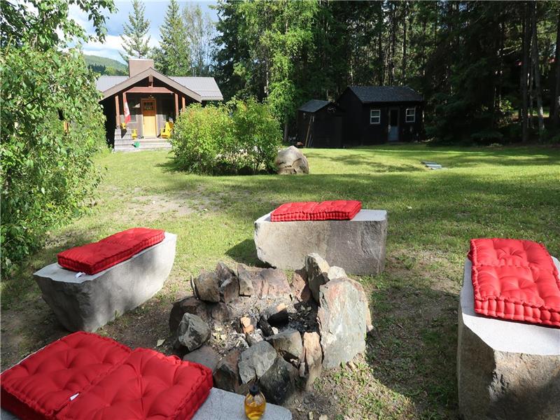 DickMeadows Cottage on Canim Lake 100 Mile House Cottage Rental PL