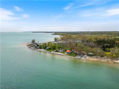 "Escape to Your Dream Lakefront Cottage Today and Enjoy the Ultimate Relaxation!"