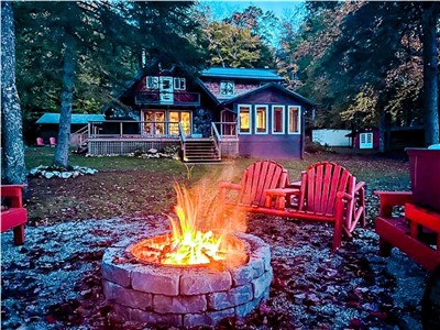 FAMILY-FRIENDLY WATERFRONT CHALET ON MINK LAKE NEAR ALGONQUIN PARK