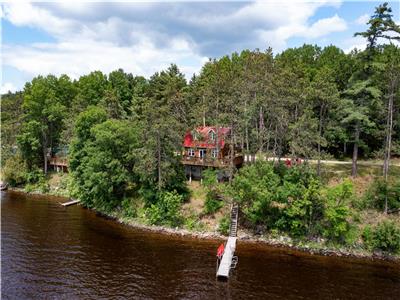 Au bord du lac Cottage: avec piscine, kayaks, canoës, SUPS, vélos et laissez-passer pour le parc