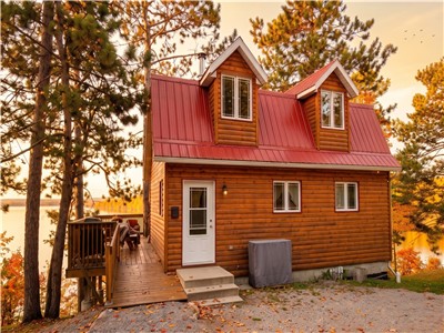 Lakefront Cottage w/ Swimming Pool, Playpark,  Kayaks, Canoes!