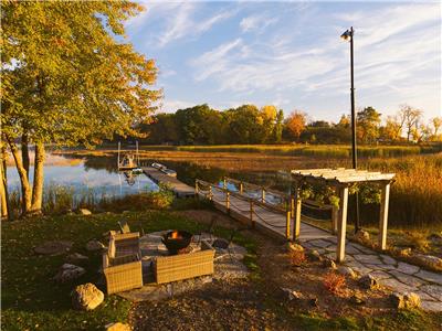 Four Lakefront Cottages - NO NEIGHBOURS - MINI RESORT STYLE - Large Dock & Fire Pits! Beach Access!