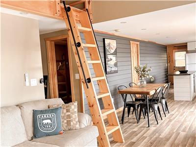 3BR+Loft, Hot Tub, Private Beach, Coffee Bar - FALL/WINTER deal: $700 All-IN for 3 nights