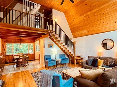 All Season Waterfront Cottage in Kawartha Lake