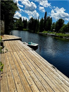 All Season Waterfront Cottage in Kawartha Lakes